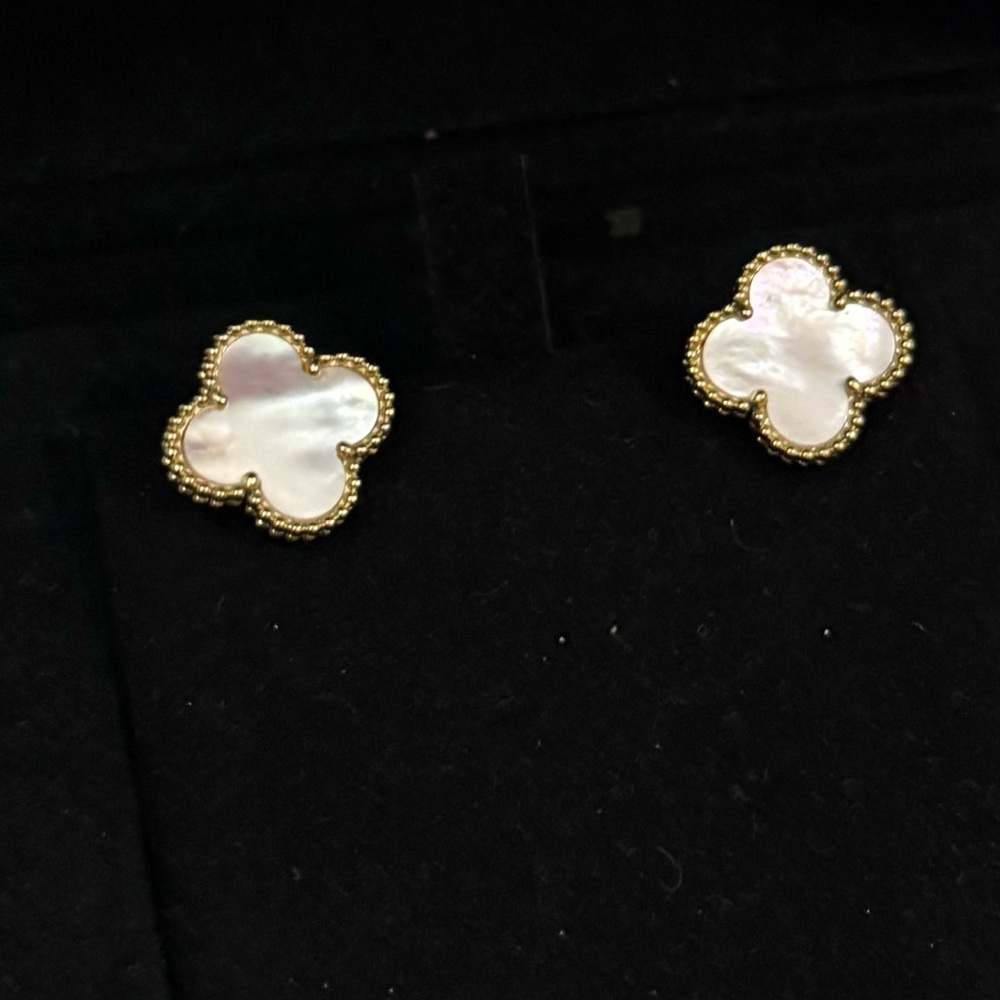 White pearly earrings